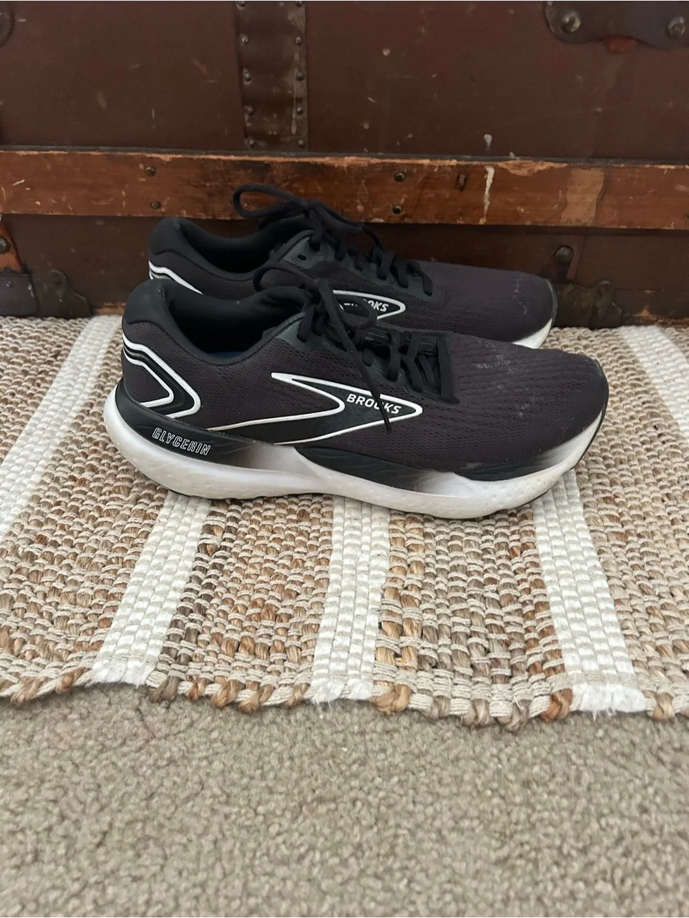 Brooks Men's Black and White Athletic Running Shoes